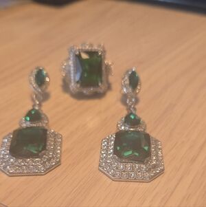 Elegant Green and Silver Jewelry Set